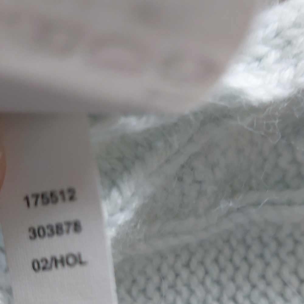 GAP Soft Cream Cable Knit Scarf - Picture 9 of 10